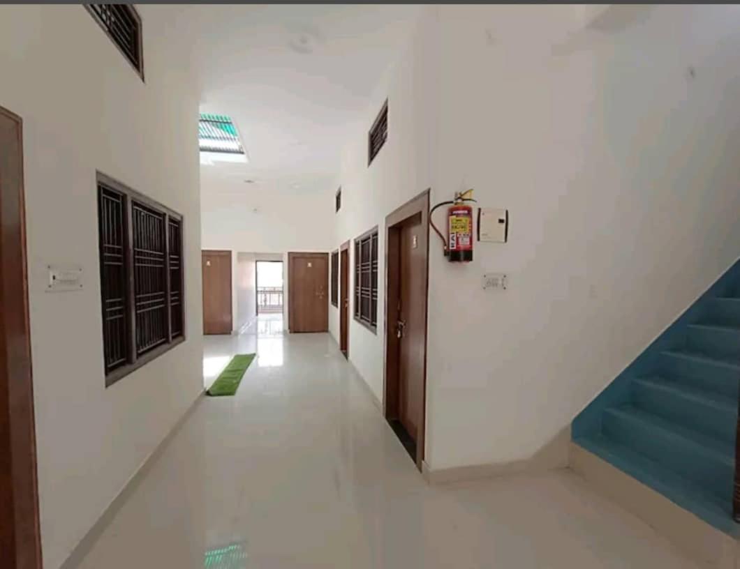 Ramam Hotel By Naavagat 700Mtr From Shri Ram Janambhumi Ayodhya Bagian luar foto