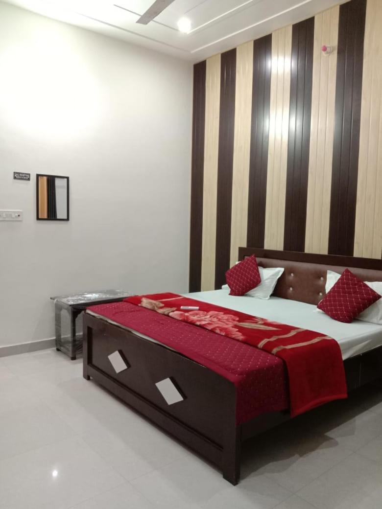 Ramam Hotel By Naavagat 700Mtr From Shri Ram Janambhumi Ayodhya Bagian luar foto